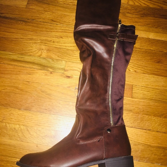 Brown knee height boots - Picture 3 of 5